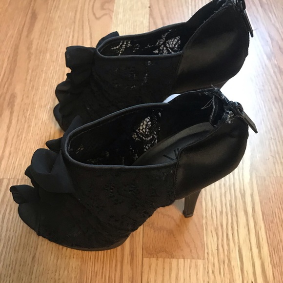 Kardashian Kollection Black Lace Peep Toe Heels - Picture 4 of 5